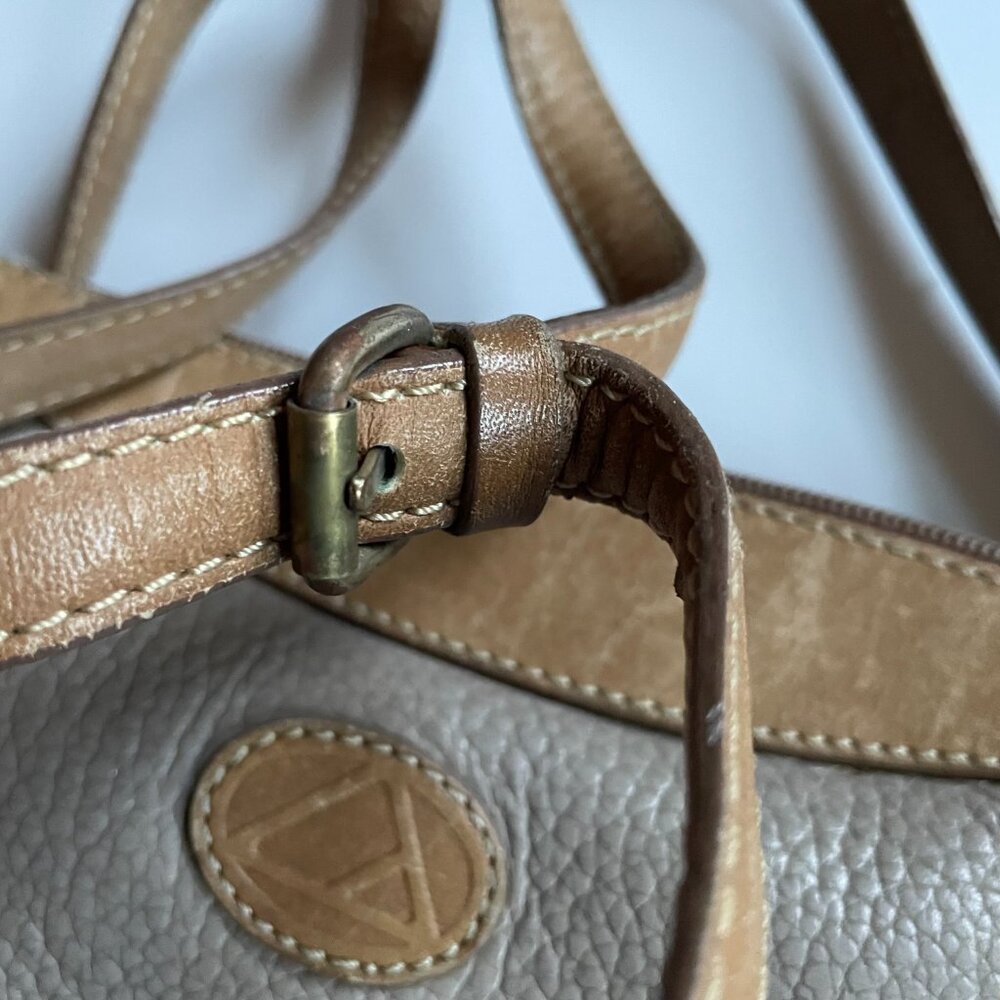 Vtg Liz Claiborne Pebbled Leather Crossbody Bag - Mushroom Taupe Grey - Picture 8 of 14